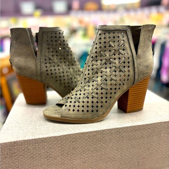 Maurices Ladies 8 Tallia Gray Peep Toe Booties - Picture 1 of 5